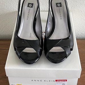 Anne Klein, size 6.5, black patent